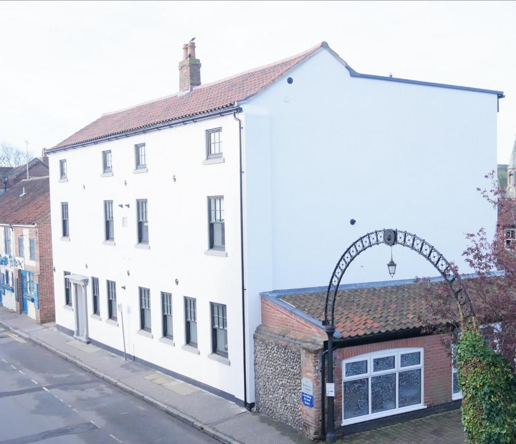 One Bedroom Luxury Ground Floor Apartment With Parking In Heart Holt Holt  Exterior photo
