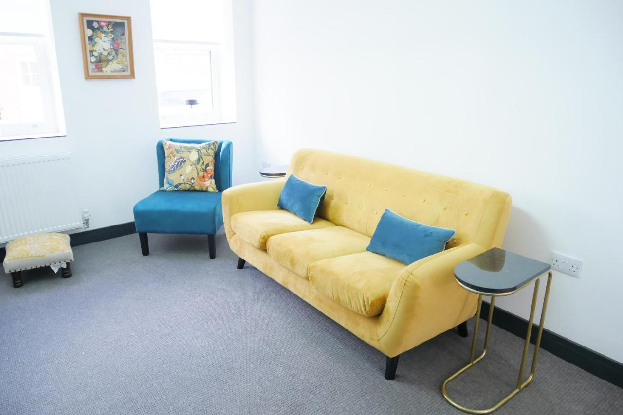 One Bedroom Luxury Ground Floor Apartment With Parking In Heart Holt Holt  Exterior photo