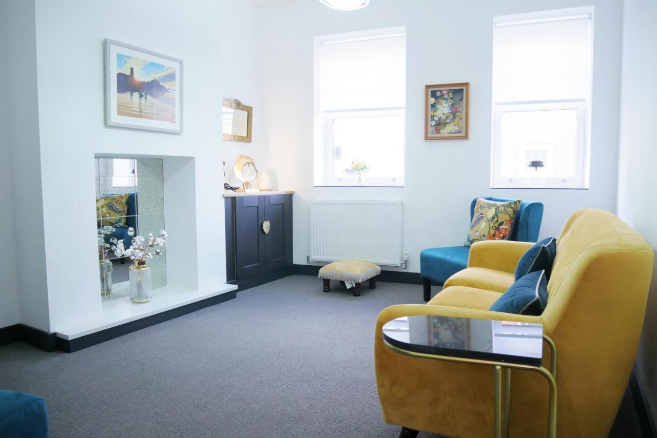 One Bedroom Luxury Ground Floor Apartment With Parking In Heart Holt Holt  Exterior photo