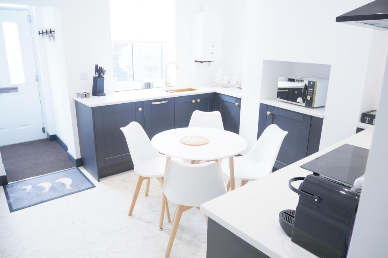 One Bedroom Luxury Ground Floor Apartment With Parking In Heart Holt Holt  Exterior photo