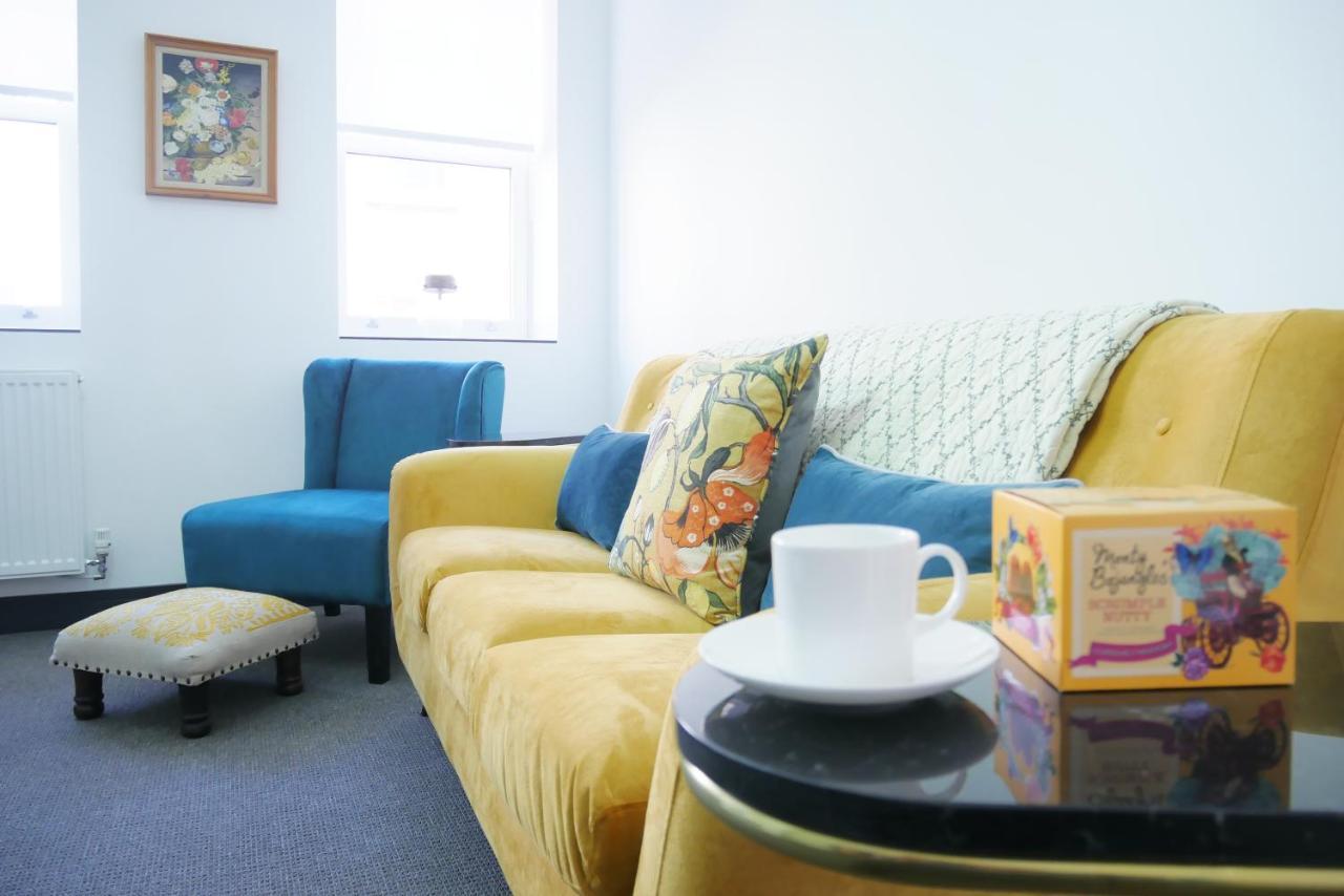 One Bedroom Luxury Ground Floor Apartment With Parking In Heart Holt Holt  Exterior photo