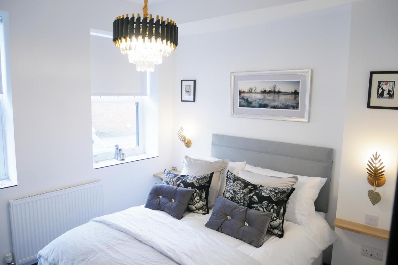 One Bedroom Luxury Ground Floor Apartment With Parking In Heart Holt Holt  Exterior photo